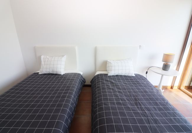 Quarto duplo casa de férias na natureza com piscina Quarto Natureza Montanha Gerês Férias