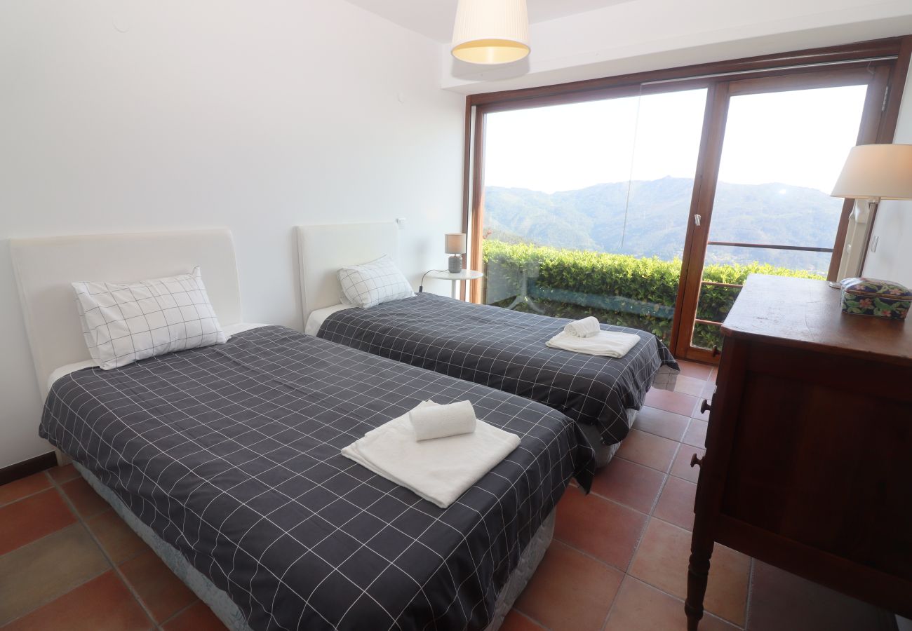 Quarto duplo em alojamento de férias no Gerês Quarto Férias Natureza Gerês