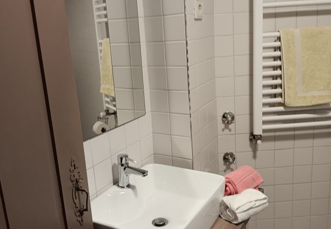 Casa rural em Gerês - Casa dos Bernardos T2 - Piso 1 Casa rural em Gerês - Casa dos Bernardos T2 - Piso 1