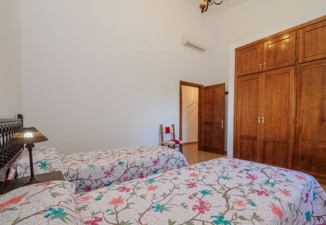 Casa rural em Alhaurín el Grande - Cubo's Finca Los Magnolios Casa rural em Alhaurín el Grande - Cubo's Finca Los Magnolios