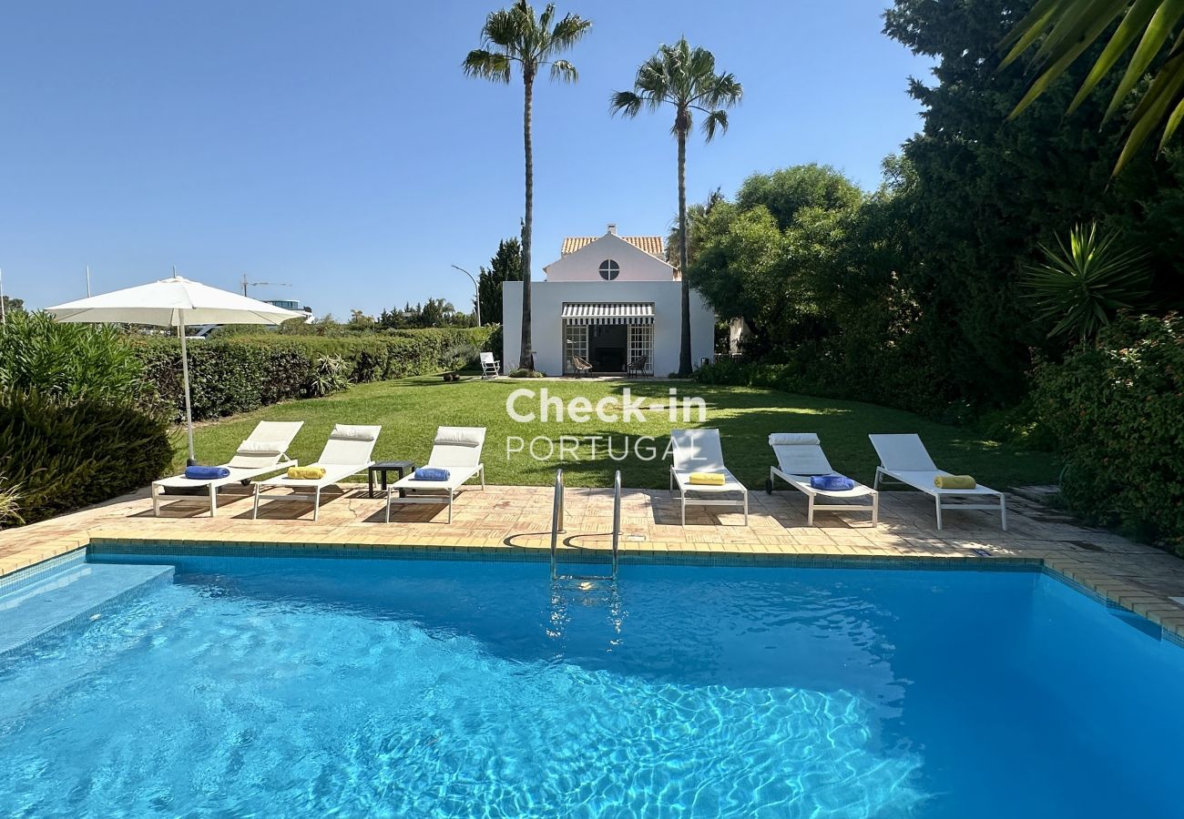 Vivenda para 8 pessoas com piscina em Albufeira vivenda; piscina; praia; jardim