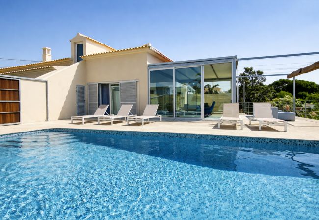 Villa em Quarteira - Otto | Piscina Privada | 8 Pax | Quarteira