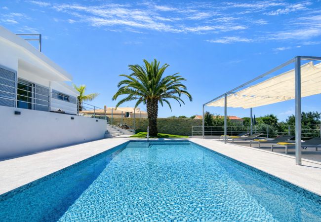 Villa em Quarteira - Moderna | Piscina Privada | 8 Pax | Quarteira