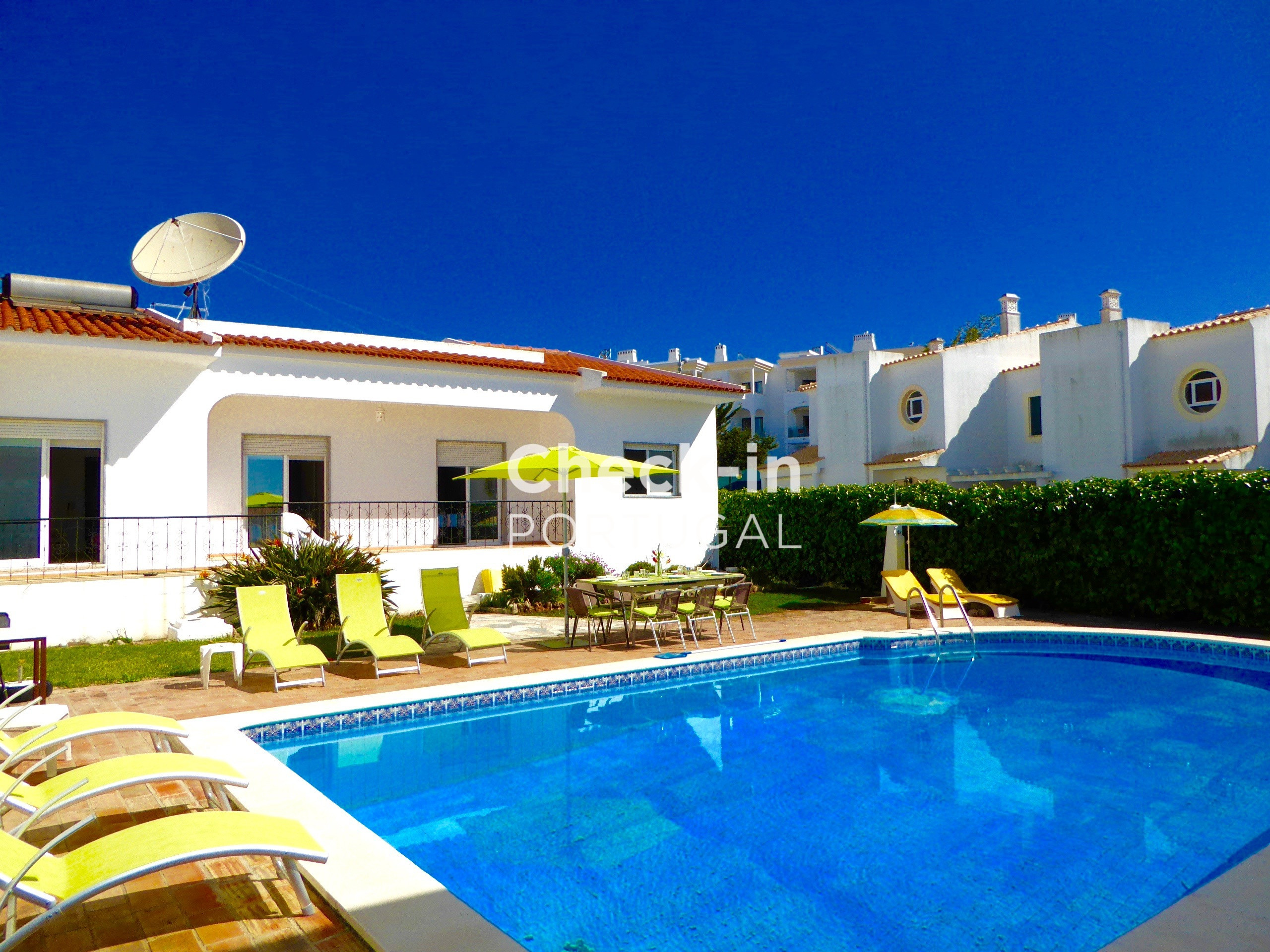 Villa, Albufeira, 3 bedrooms with a pool Villa; Pool; Exterior; Garden