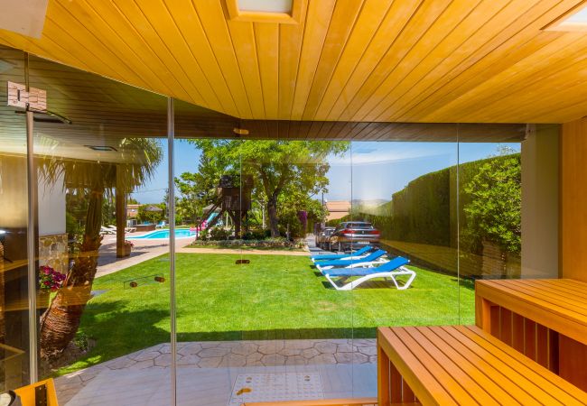 Villa with Heated Pool and Sauna | Cubo's Holiday Homes	 Sauna of this villa in Alhaurín de la Torre