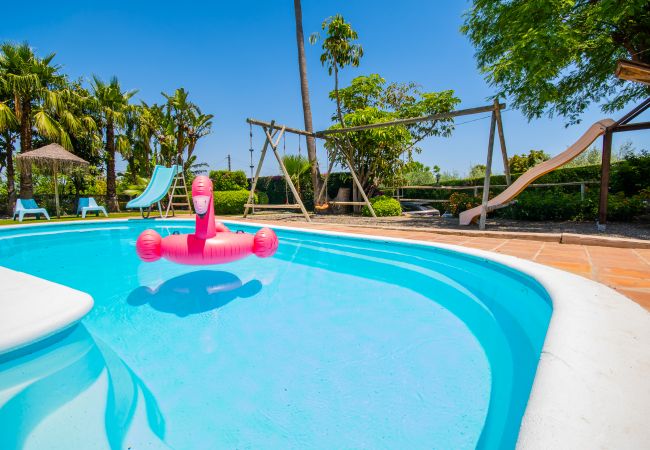 Villa with Heated Pool and Sauna | Cubo's Holiday Homes	 Heated pool of this villa in Alhaurín de la Torre