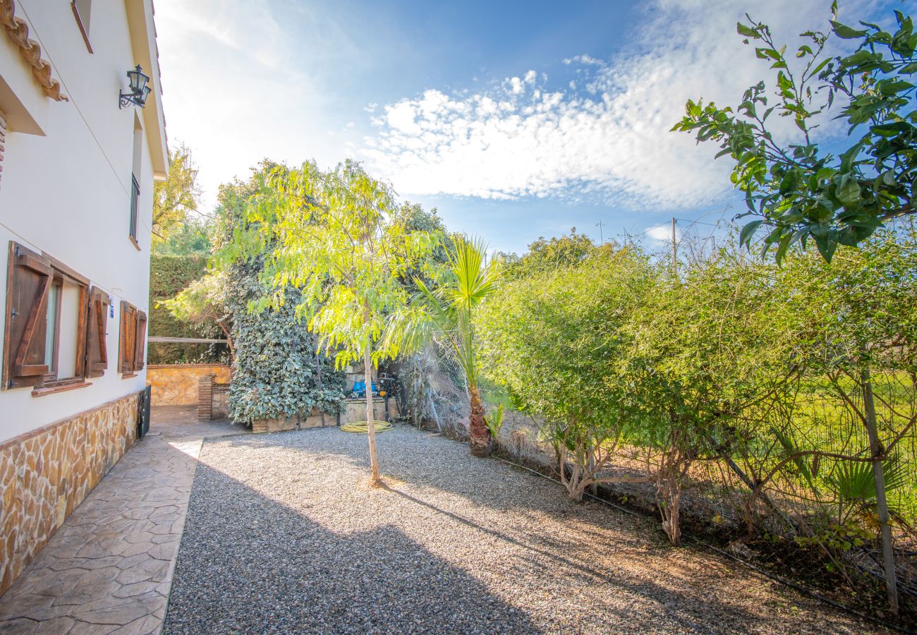 Villa with Heated Pool and Sauna | Cubo's Holiday Homes	 Garden of this villa in Alhaurín de la Torre