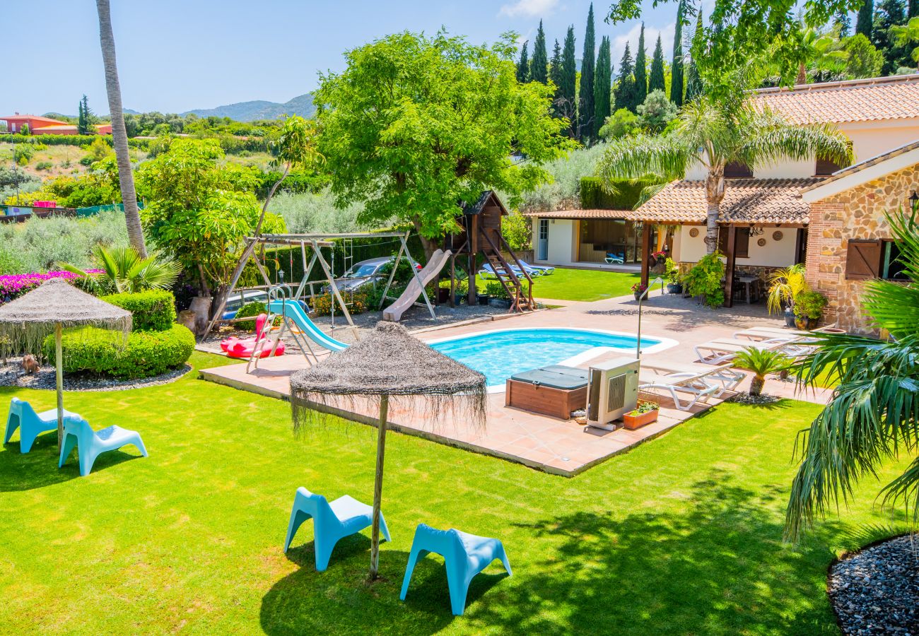 Villa with Heated Pool and Sauna | Cubo's Holiday Homes	 Heated pool of this villa in Alhaurín de la Torre