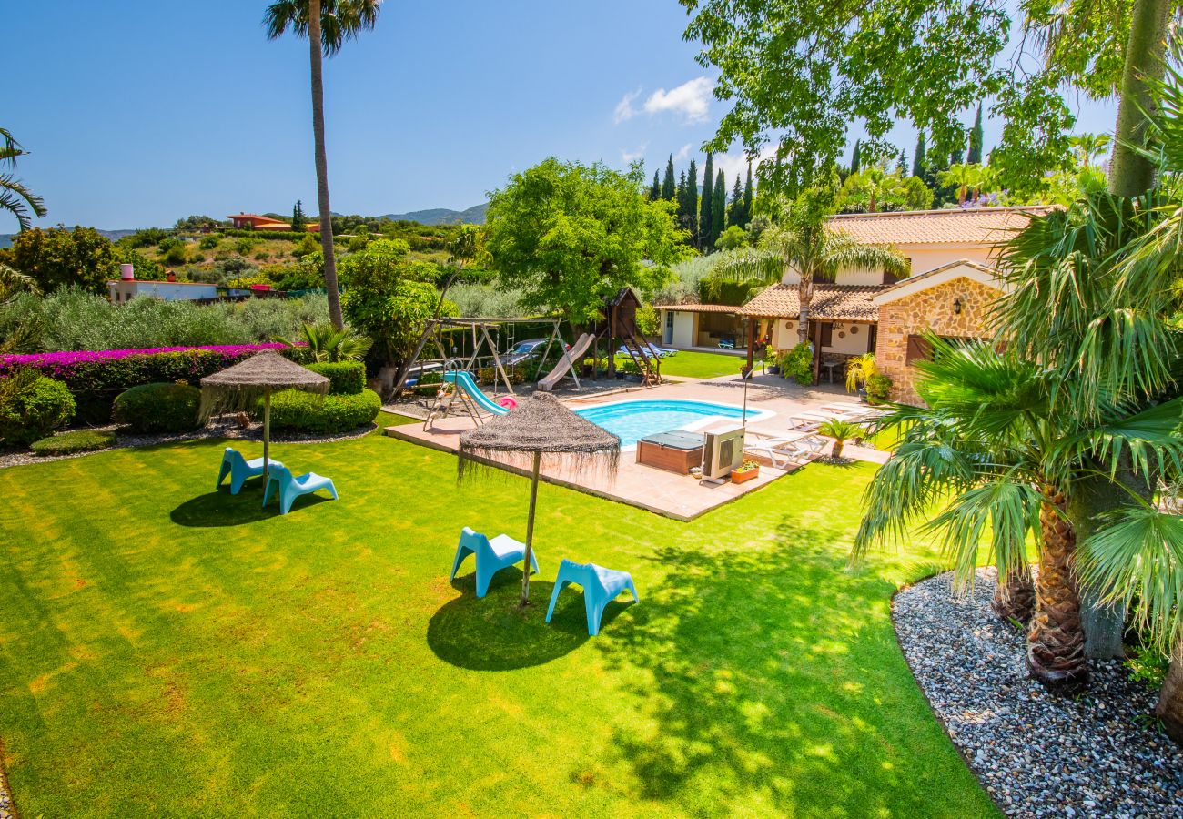 Villa with Heated Pool and Sauna | Cubo's Holiday Homes	 Heated pool of this villa in Alhaurín de la Torre
