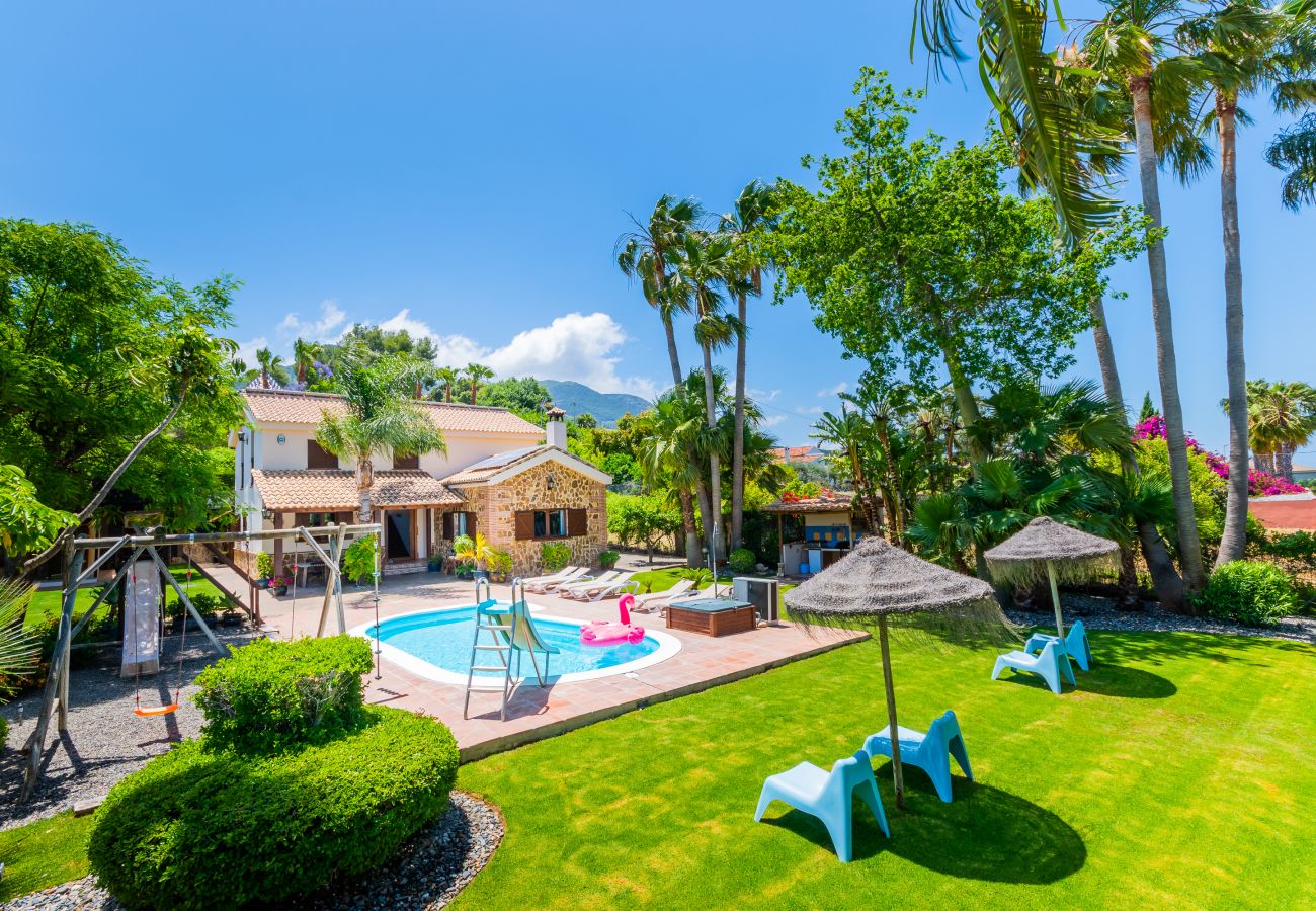 Villa with Heated Pool and Sauna | Cubo's Holiday Homes	 Heated pool of this villa in Alhaurín de la Torre