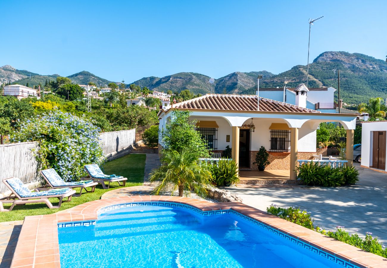 Private rural house | Cubo's Holiday Homes Views of this farm in Alhaurín el Grande