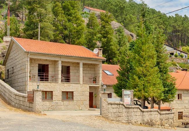 Rent by room in Gerês - Quarto Duplo - Casa Baranda Rent by room in Gerês - Quarto Duplo - Casa Baranda