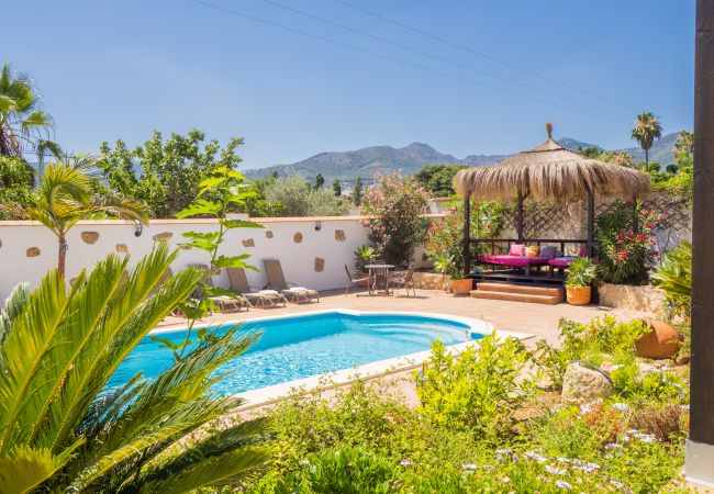 Homestay Pool | Cubo's Holiday Homes rural house in Alhaurín with swimming pool ideal for families