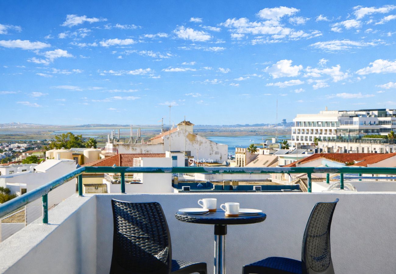 Terrace in the centre of Faro with outdoor table and city views