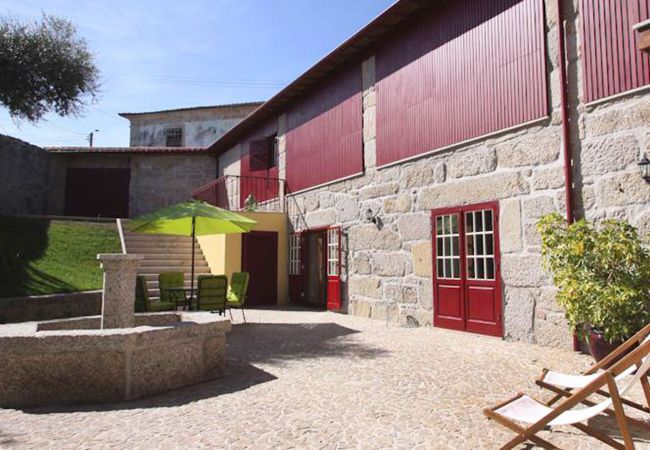 Rent by room in Póvoa de Lanhoso - Quarto Duplo Superior c/ Terraço - DM TurismoRural