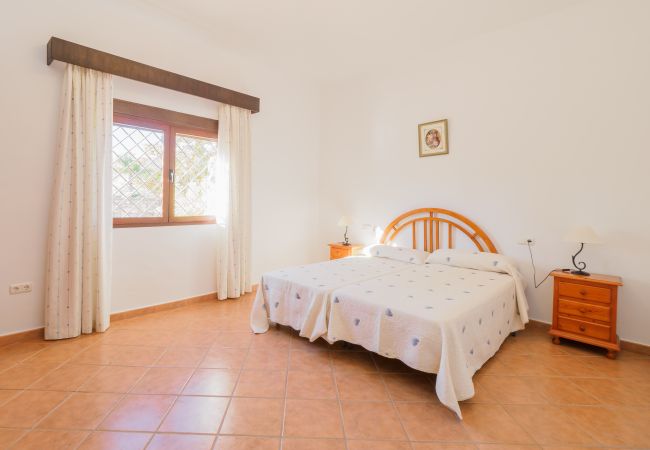 Family rural house ideal for holidays | Cubo's Holiday Homes Bedroom of this country house in Alhaurín el Grande