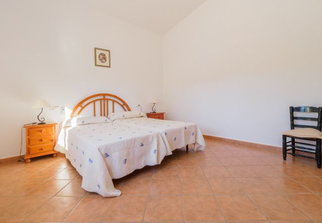 Family rural house ideal for holidays | Cubo's Holiday Homes Bedroom of this country house in Alhaurín el Grande