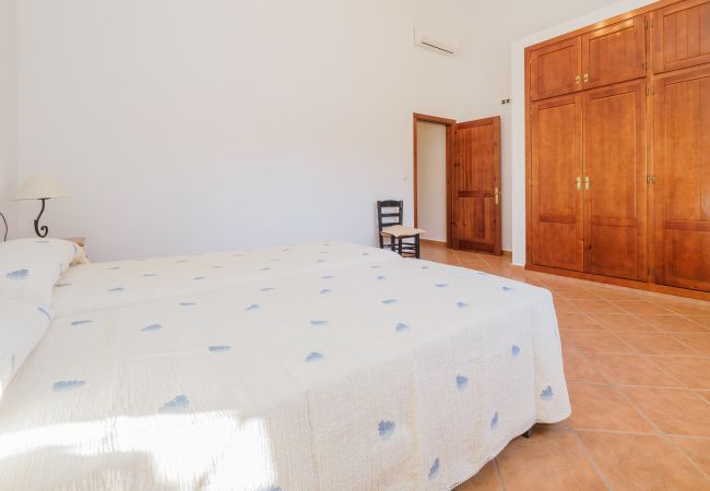 Family rural house ideal for holidays | Cubo's Holiday Homes Bedroom of this country house in Alhaurín el Grande
