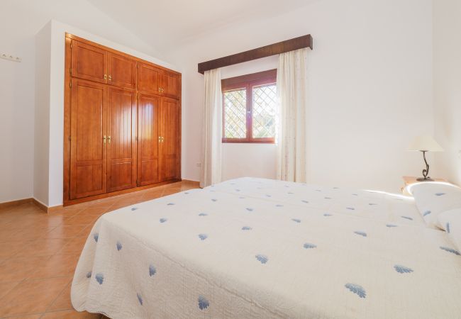 Family rural house ideal for holidays | Cubo's Holiday Homes Bedroom of this country house in Alhaurín el Grande