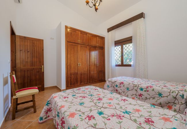 Family rural house ideal for holidays | Cubo's Holiday Homes Bedroom of this country house in Alhaurín el Grande