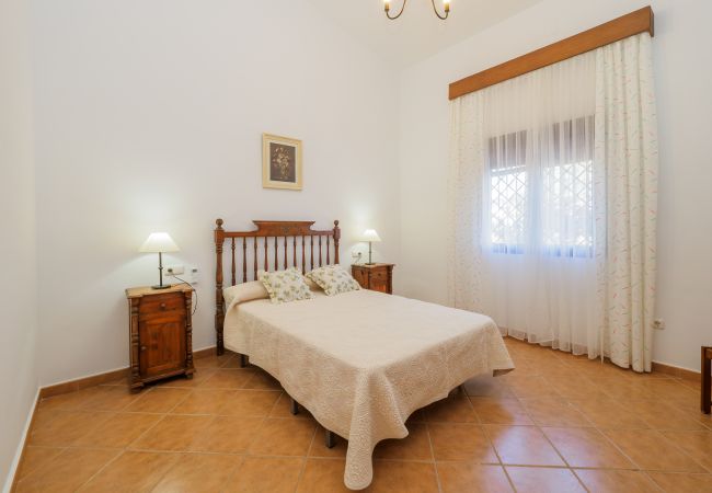 Family rural house ideal for holidays | Cubo's Holiday Homes Bedroom of this country house in Alhaurín el Grande