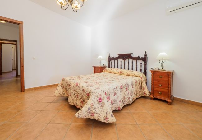 Family rural house ideal for holidays | Cubo's Holiday Homes Bedroom of this country house in Alhaurín el Grande