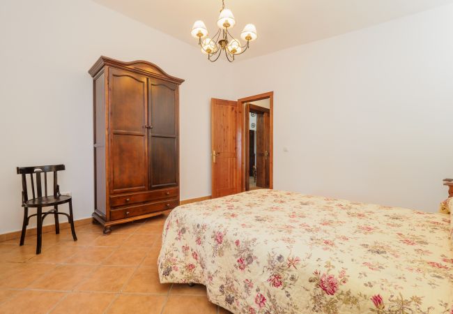 Family rural house ideal for holidays | Cubo's Holiday Homes Bedroom of this country house in Alhaurín el Grande