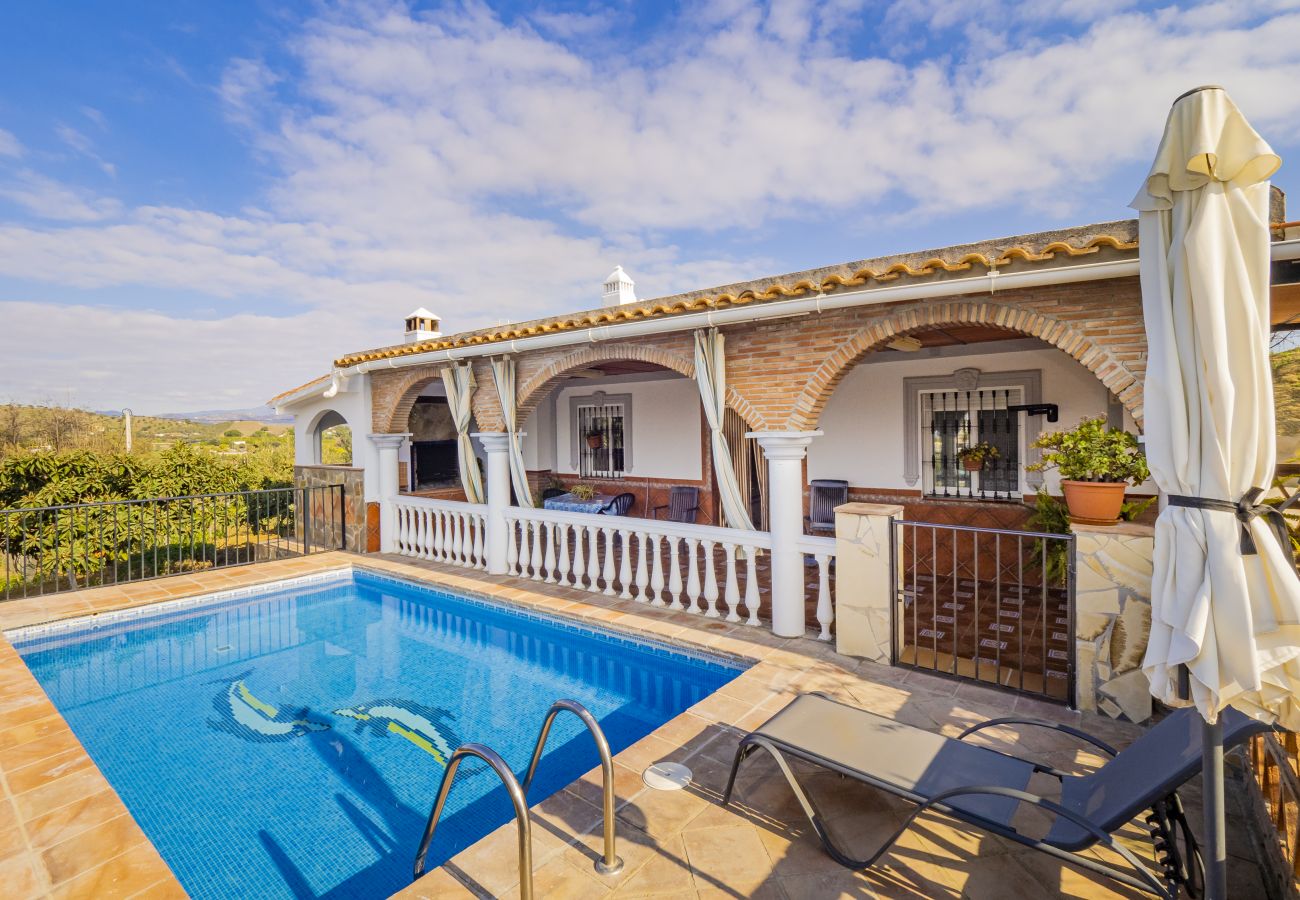Cubo's Finca Micaela Wonderful country house with swimming pool in Coín