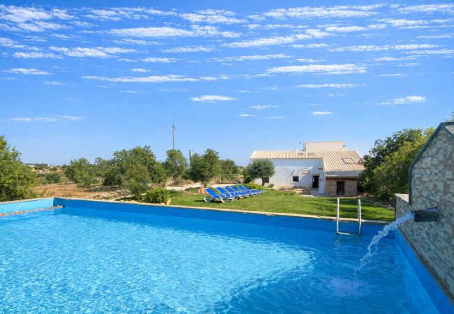 Private pool in detached villa in Albufeira