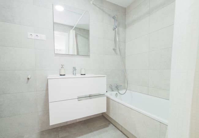 Apartment in Málaga - Cubo's Sea View Pacifico Street & Free Parking Apartment in Málaga - Cubo's Sea View Pacifico Street & Free Parking