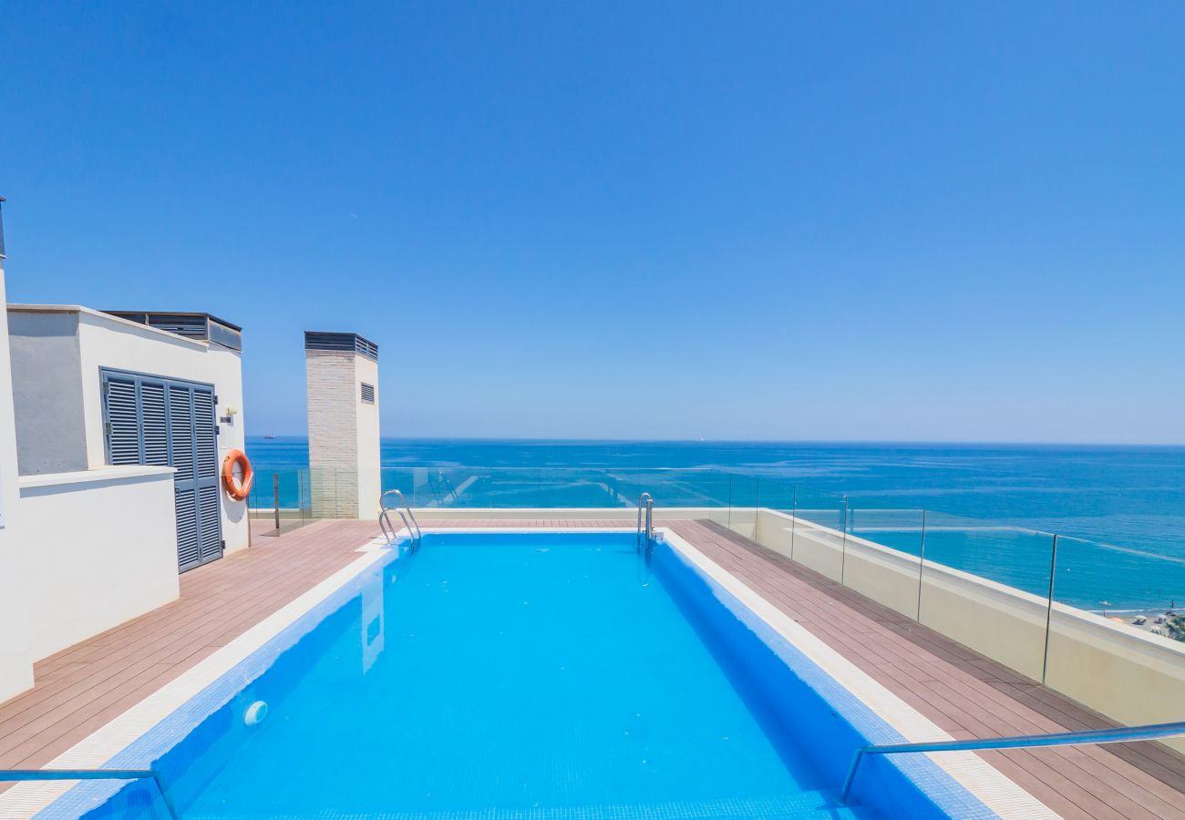 Urban apartment | Cubo's Holiday Homes Piscine sur le toit de la communauté. Vues sur la plage et Malaga