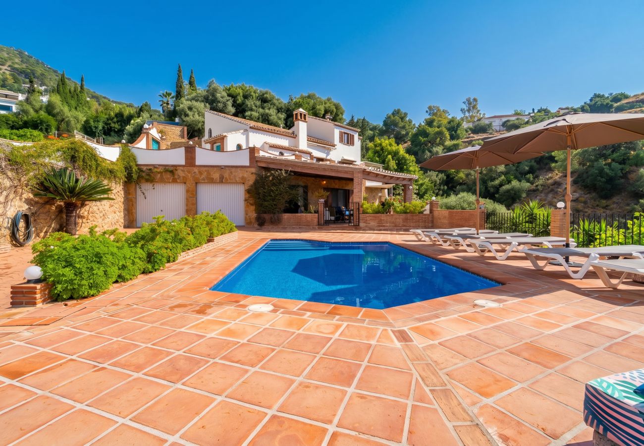 Holiday villa with pool in Mijas